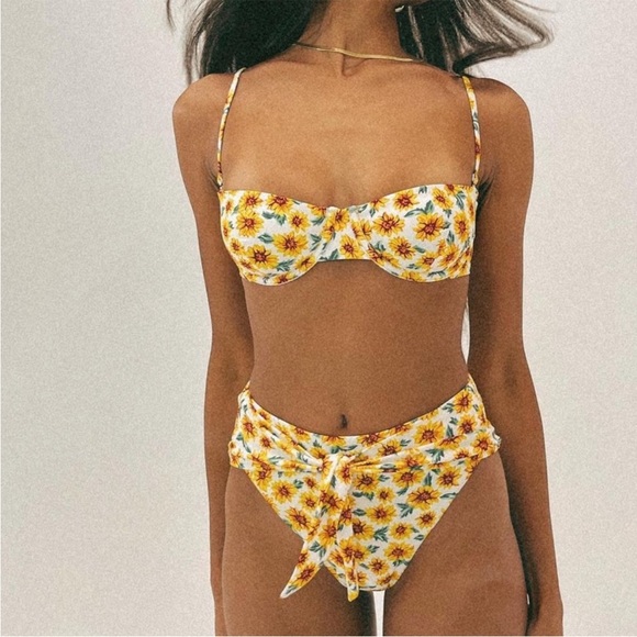 WeWoreWhat NWT Sunflower Bikini Set size M top and S bottom - Picture 2 of 5